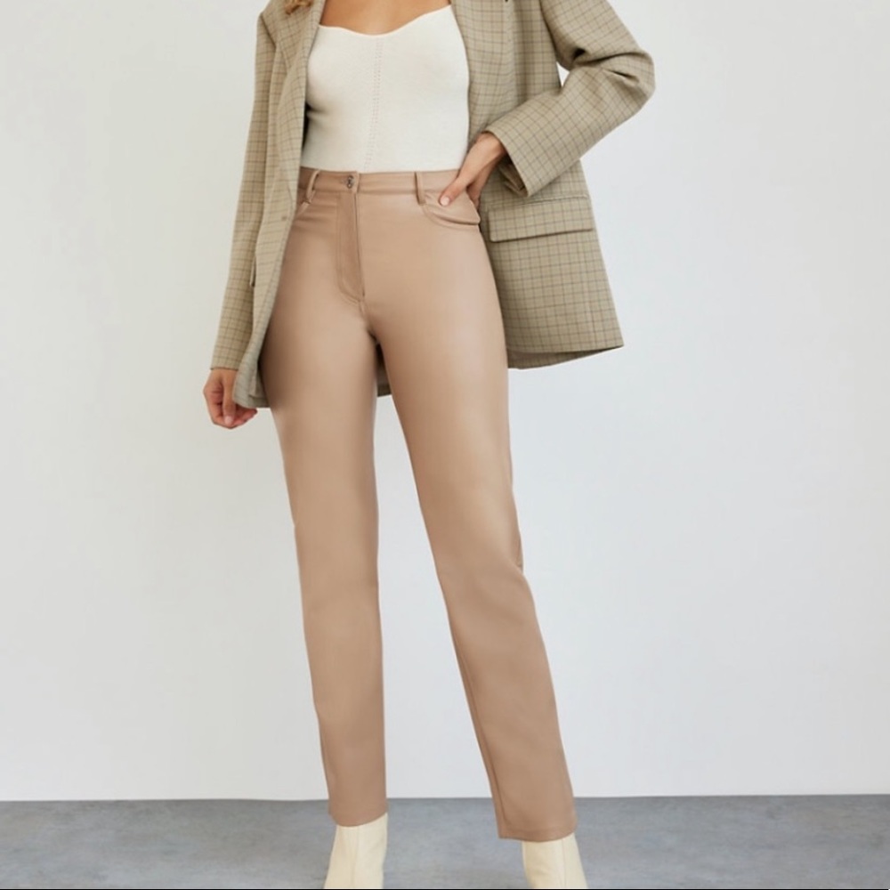 NWT Aritzia Melina Pants in Sand Bluff